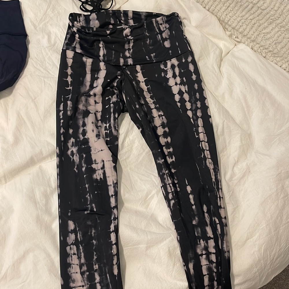 Onzie tie dye leggings